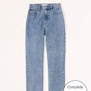 Abercrombie Curve Love Ultra High Rise 90s Straight Jean - Medium